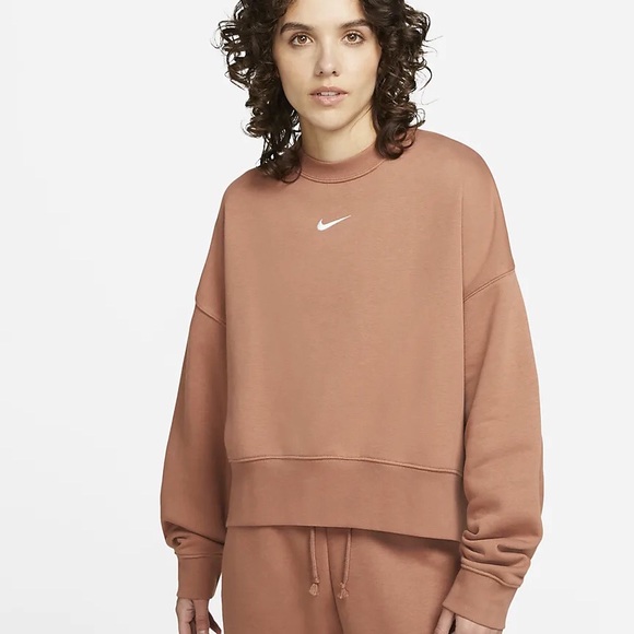 Nike | Sweaters | Nwt Nike Sportswear Collection Essentialswomen Oversized  Fleece Crew Sweatshirt | Poshmark